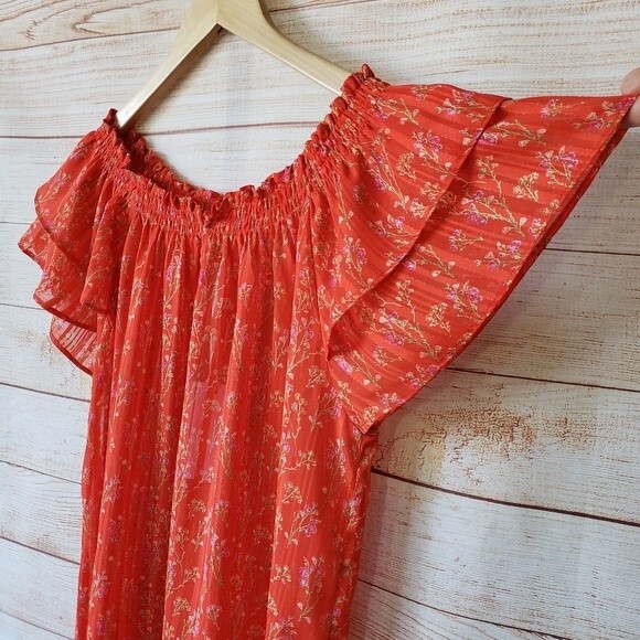 Rose + Olive Short Sleeve Metallic Thread Ruffle Sleeve Floral Print Blouse/Top - Picture 3 of 11